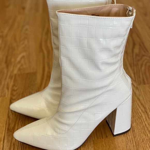 White boots - Picture 2 of 8